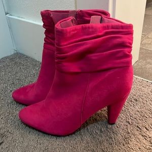 Size 8 hot pink shoes